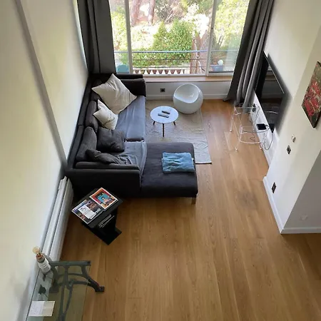 Très Beau Duplex, 2 Chambres, Parking Privé, à 5 Minutes *